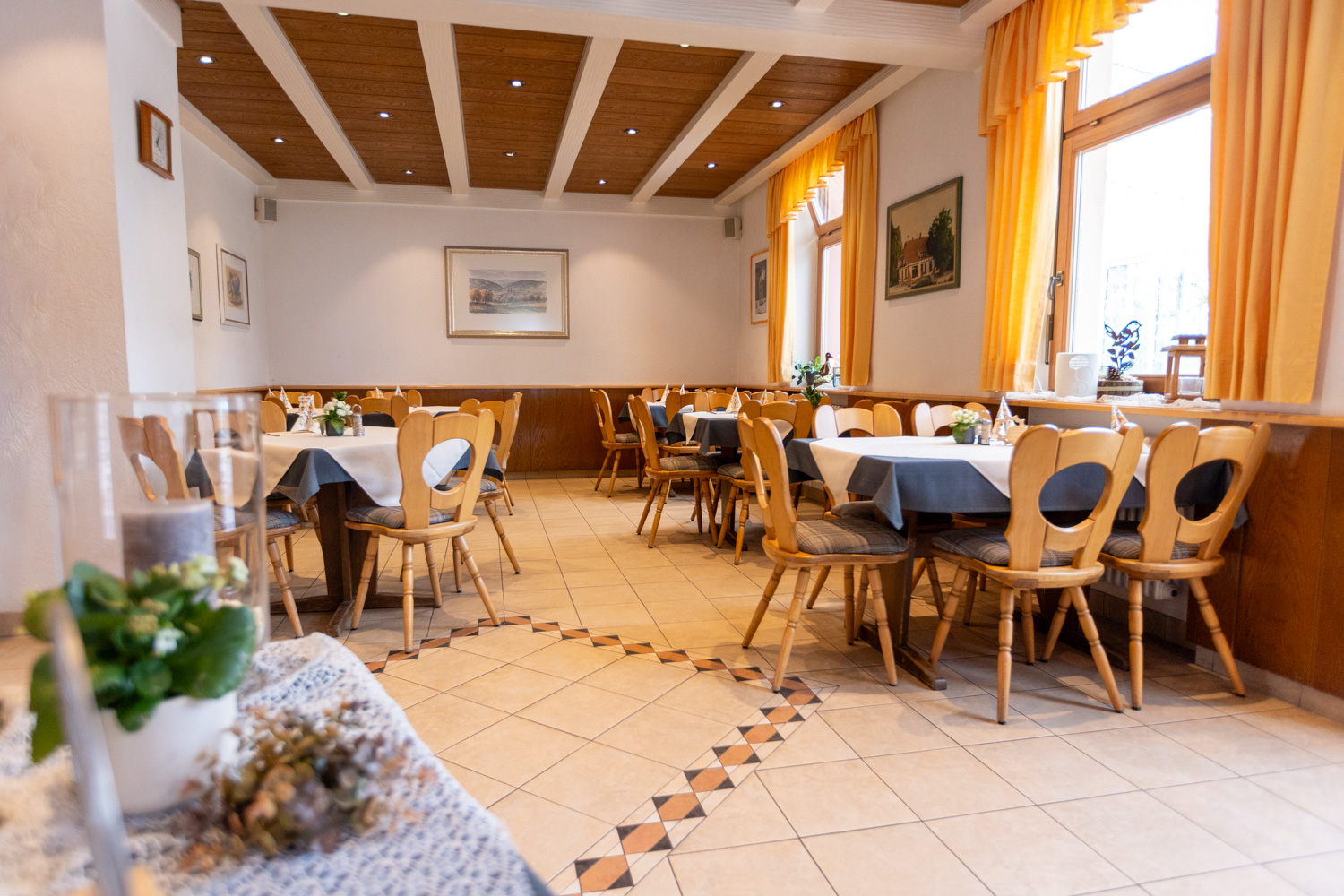 20260418_Gasthaus_Traube_Gastraum_Biergarten_008