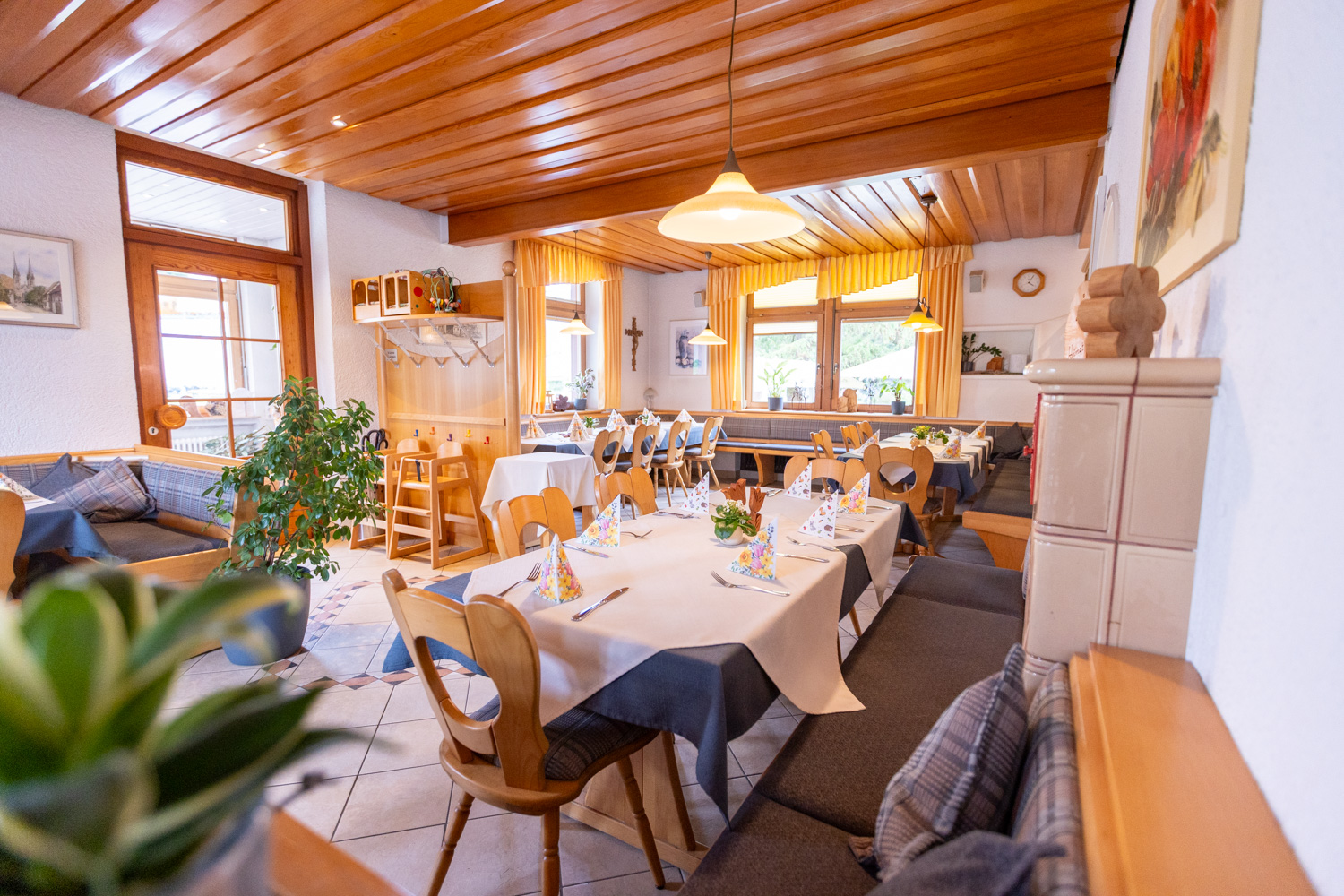 20260418_Gasthaus_Traube_Gastraum_Biergarten_009
