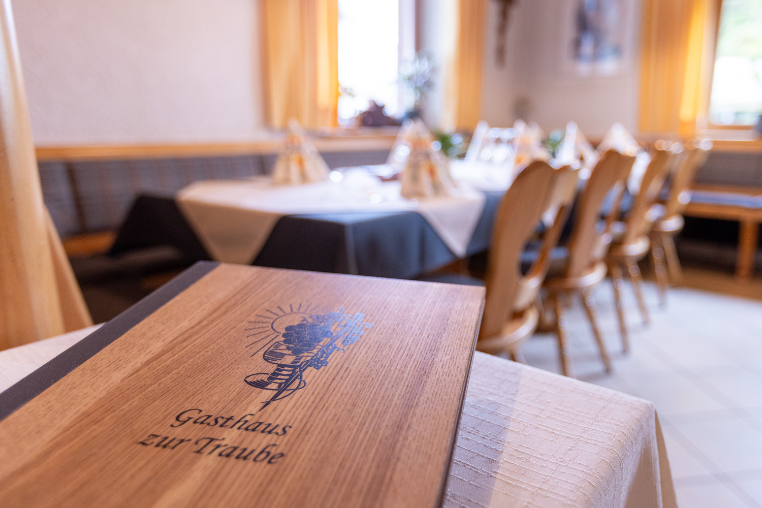 20260418_Gasthaus_Traube_Gastraum_Biergarten_010