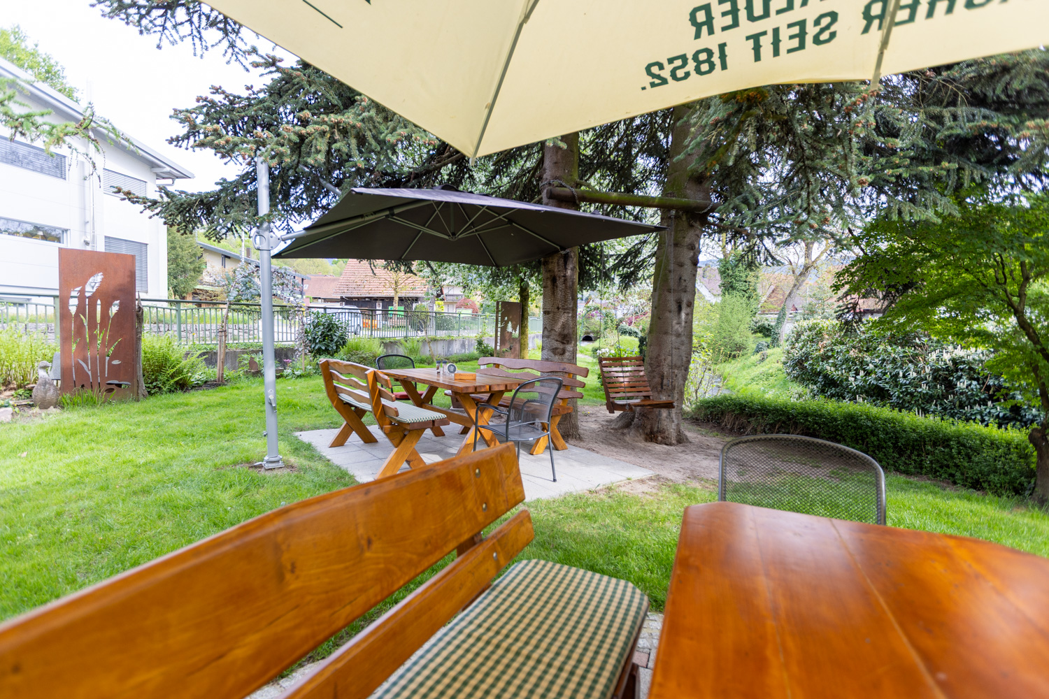20260418_Gasthaus_Traube_Gastraum_Biergarten_014